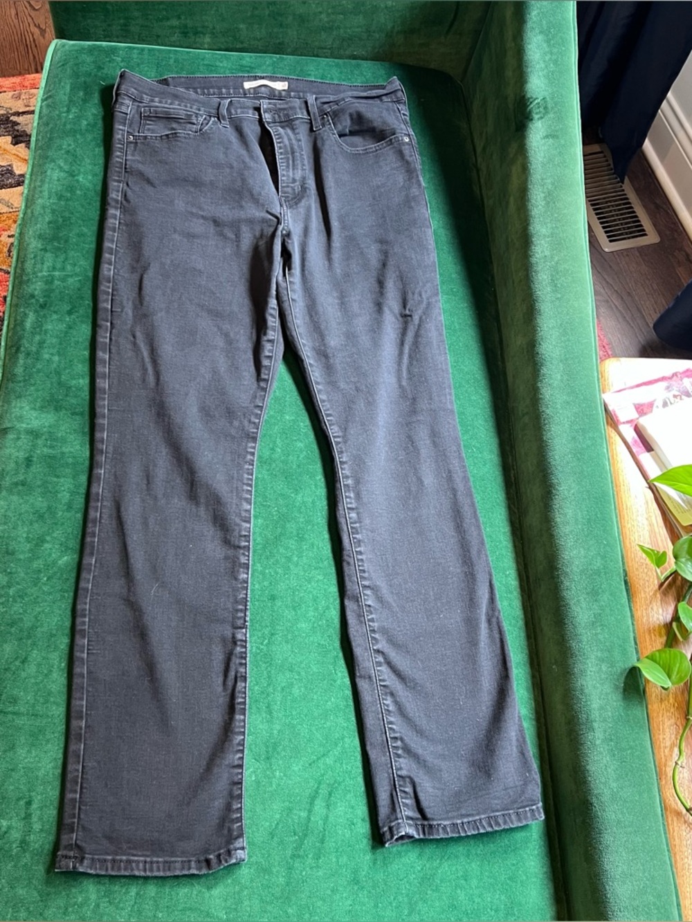 Levis 725 high rise straight 33" waist